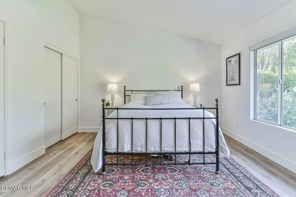 gMain Bedroom Suite2