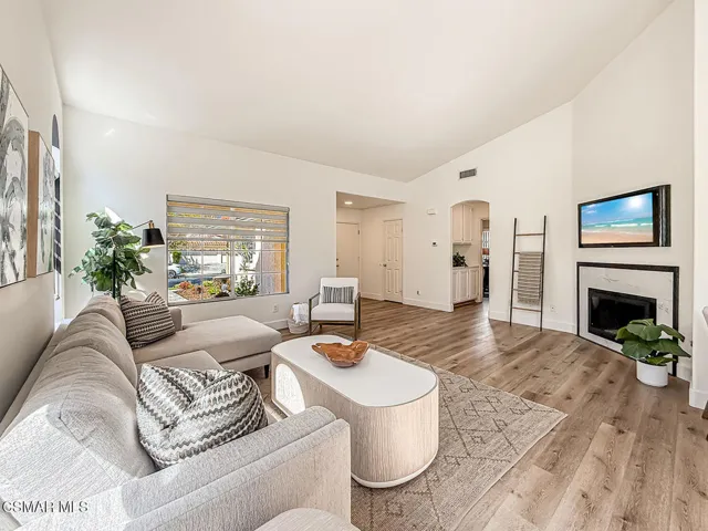 bLiving Dining and Kitchen3