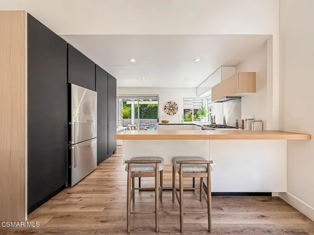 bLiving Dining and Kitchen5