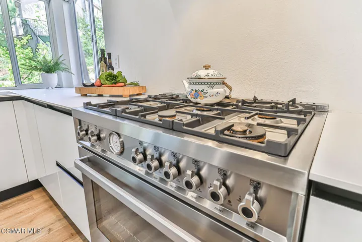 cKitchen and Dining6