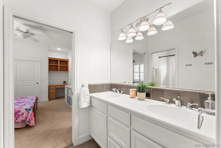 Jack n Jill Bathroom
