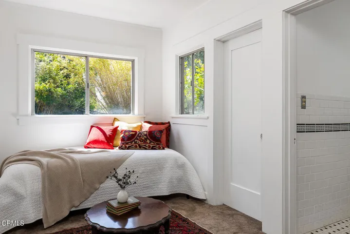 1045 New York Dr 041-mls