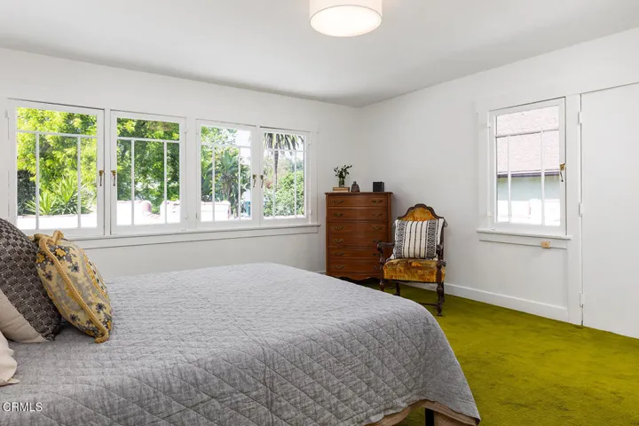 1045 New York Dr 049-mls