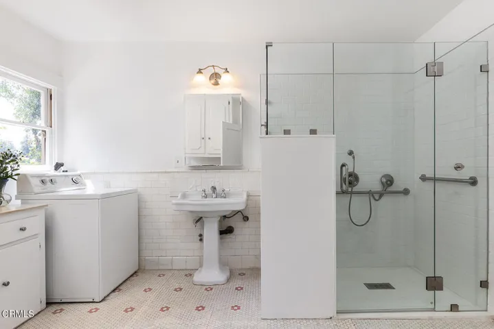 1045 New York Dr 038-mls