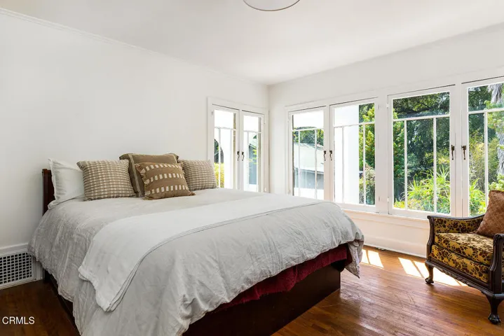 1045 New York Dr 037-mls