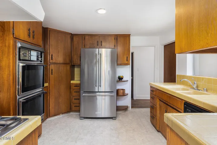 1045 New York Dr 032-mls