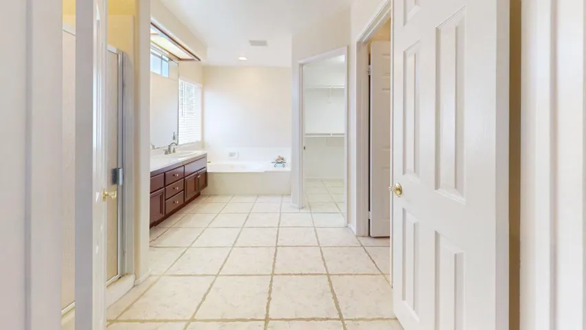 43850-Venice-Dr-La-Quinta-CA-92253-Bathr