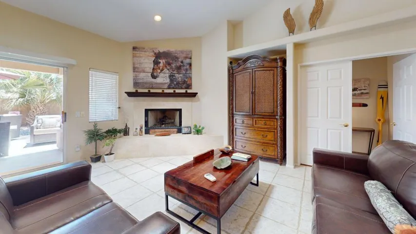 43850-Venice-Dr-La-Quinta-CA-92253-Livin