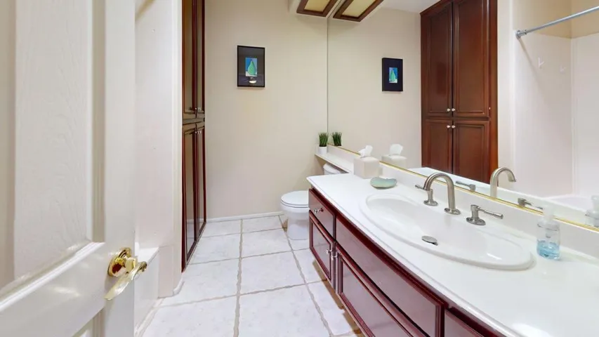 43850-Venice-Dr-La-Quinta-CA-92253-Bathr