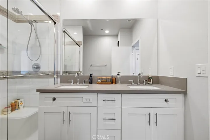 Primary Suite Bathroom
