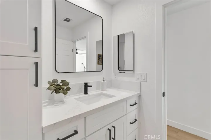 12810 Navajo, Apple Valley, California 92308