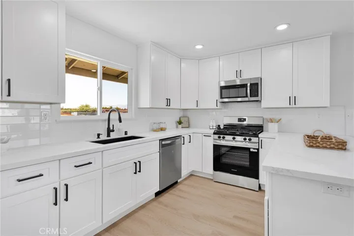 12810 Navajo, Apple Valley, California 92308