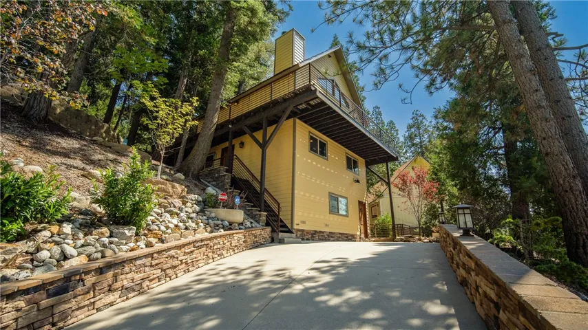 26947 Tunnel, Lake Arrowhead, California 92352