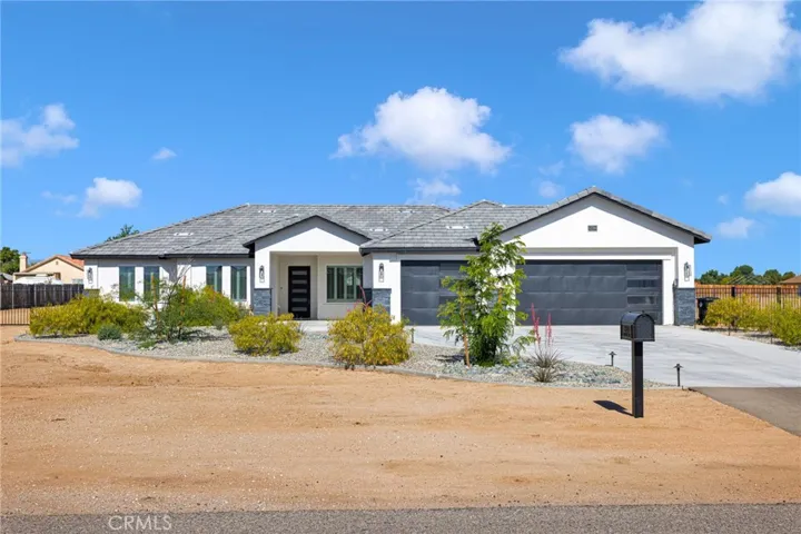 12744 Pauhaska, Apple Valley, California 92308