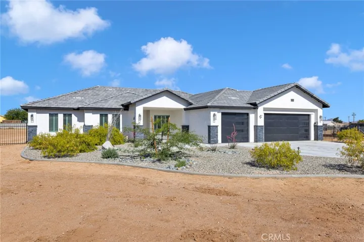 12744 Pauhaska, Apple Valley, California 92308