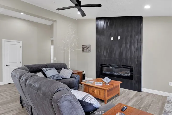 12744 Pauhaska, Apple Valley, California 92308