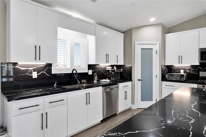 12744 Pauhaska, Apple Valley, California 92308