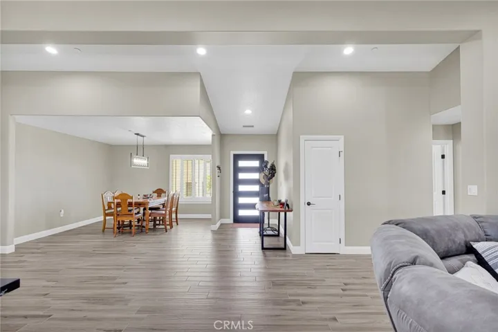 12744 Pauhaska, Apple Valley, California 92308