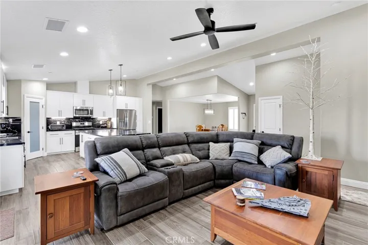12744 Pauhaska, Apple Valley, California 92308