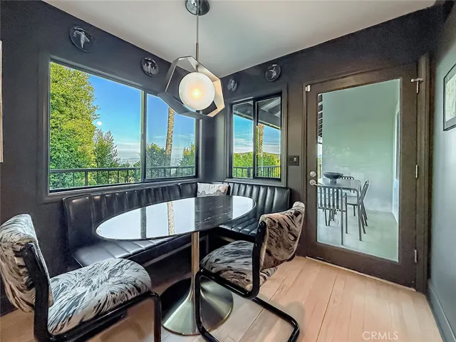 Kitchen Dining Area