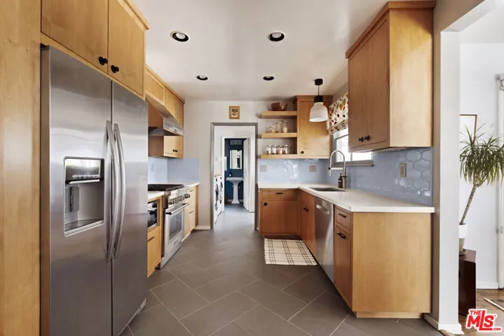 6237 Belmar Avenue, Tarzana, California 91335