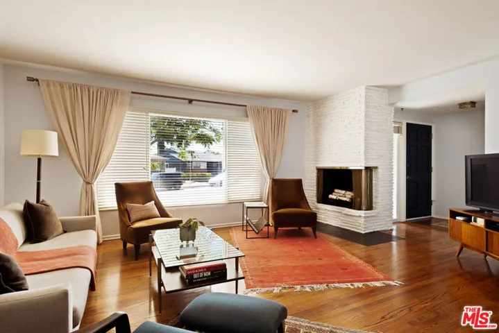 6237 Belmar Avenue, Tarzana, California 91335