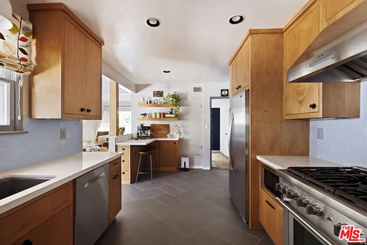 6237 Belmar Avenue, Tarzana, California 91335