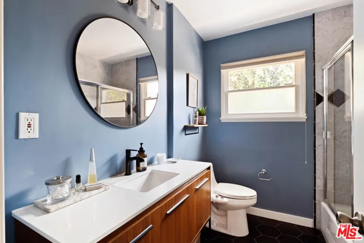 6237 Belmar Avenue, Tarzana, California 91335