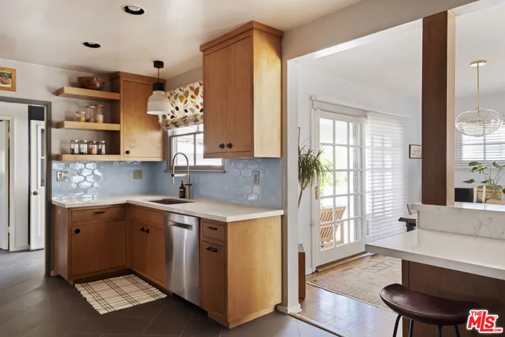 6237 Belmar Avenue, Tarzana, California 91335