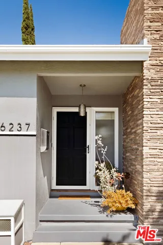 6237 Belmar Avenue, Tarzana, California 91335