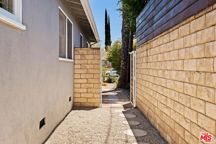6237 Belmar Avenue, Tarzana, California 91335
