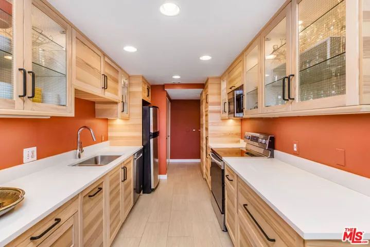 8828 Pershing Drive 112, Playa Del Rey, California 90293 — photo 5