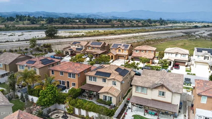 60-web-or-mls-UpmarketMedia-672Xan-Aer-0