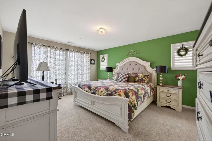43-web-or-mls-UpmarketMedia-672Xan-129