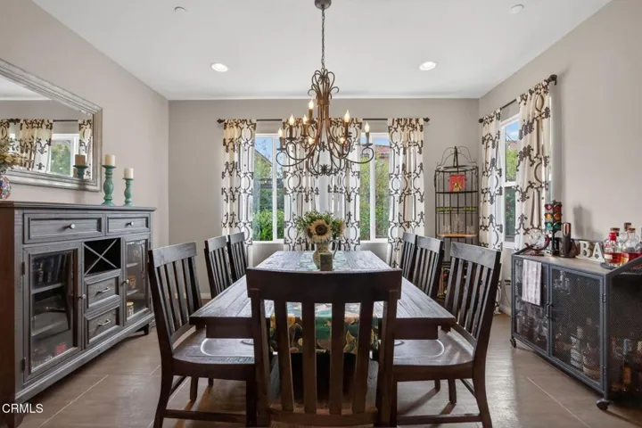 21-web-or-mls-UpmarketMedia-672Xan-064