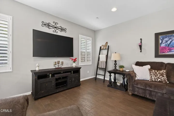 10-web-or-mls-UpmarketMedia-672Xan-075
