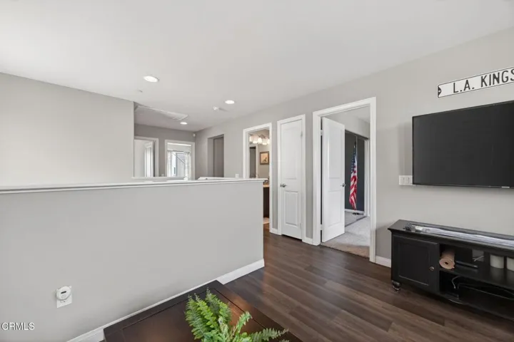 38-web-or-mls-UpmarketMedia-672Xan-112