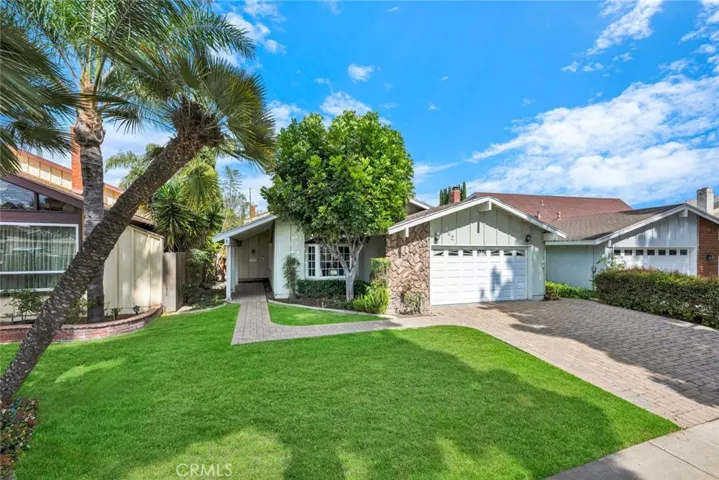 Single-level home located in Tustin Meadows!