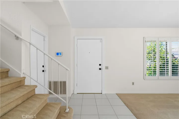 Front door opens to liviing room