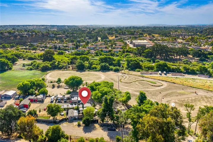 3 Shops, 1/1 House, + outbuildings on acreage