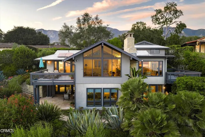 so many windows to let light in