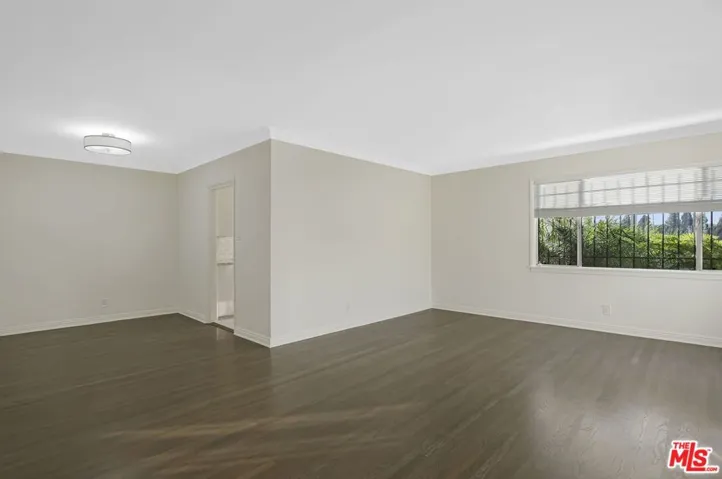 4058 Open Space Living & Dinin