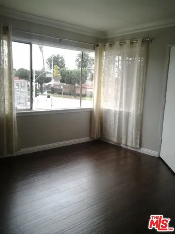 4060 Living Room B4 Occupant