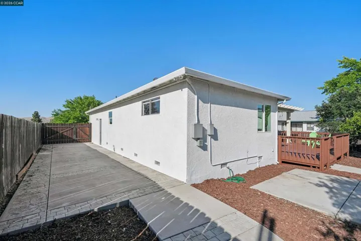 Large Paved Sideyard