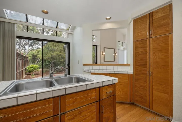 6448 Caminito Listo, San Diego, California 92111