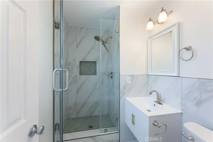 downstairs primary bathroom