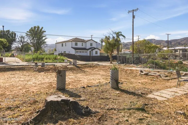 1-web-or-mls-558 Erskine Dr1