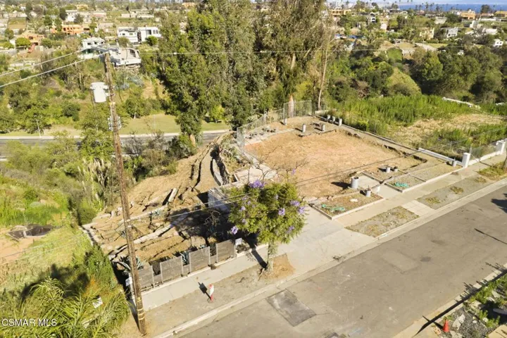 10-web-or-mls-558 Erskine Dr10