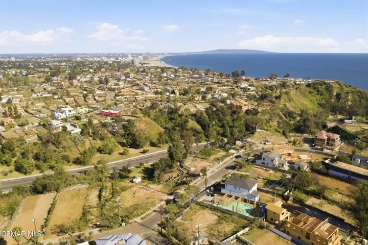 29-web-or-mls-558 Erskine Dr29