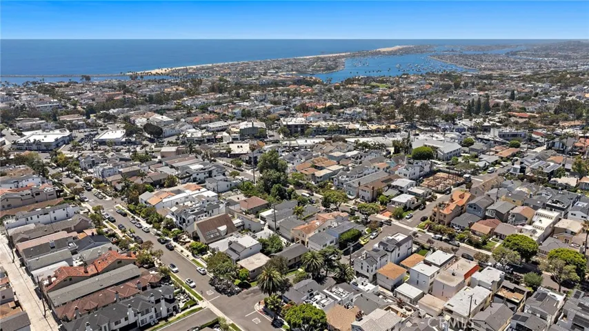 Ocean and Harbor close by